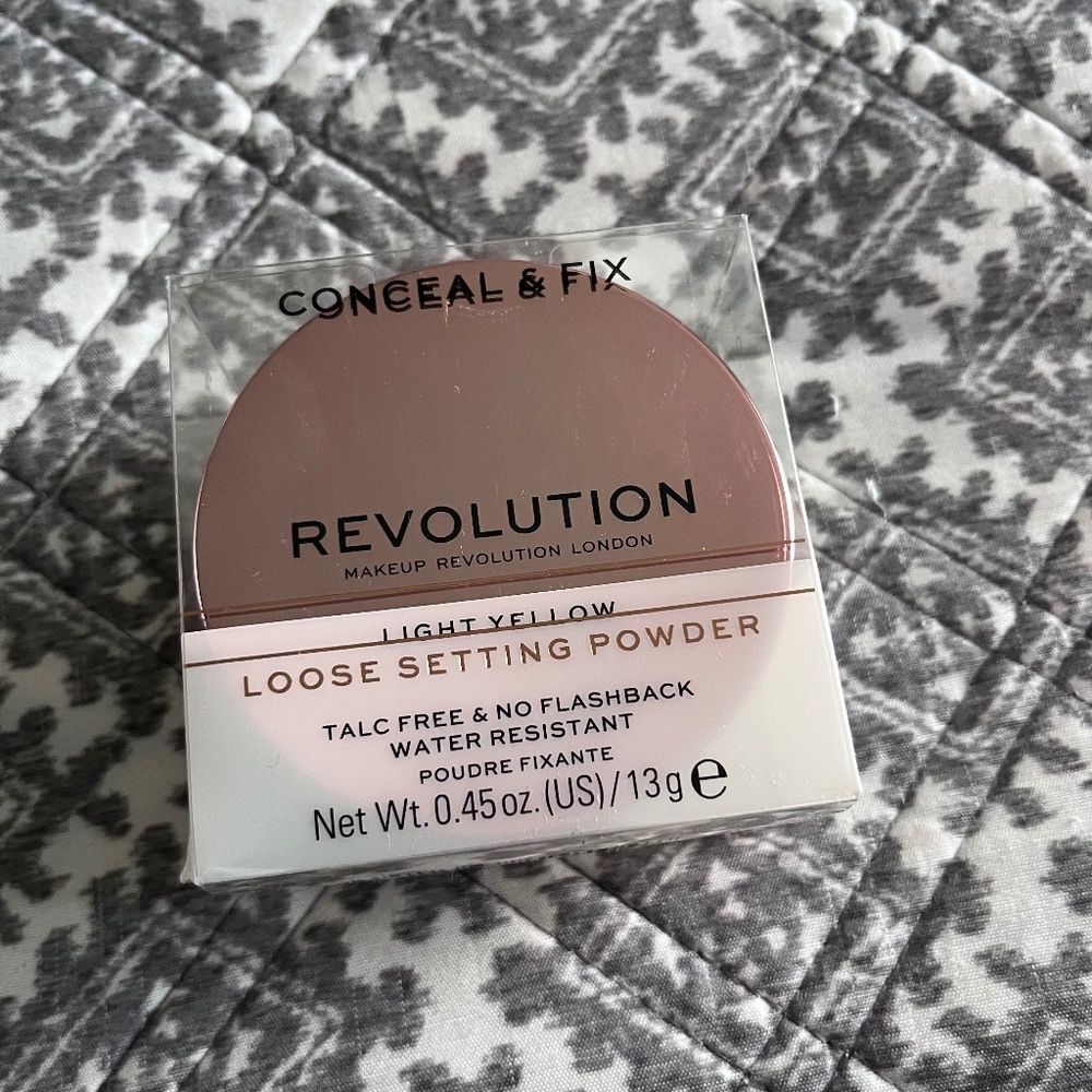 Revolution Light Yellow Conceal and Fix Loose Setting Powder